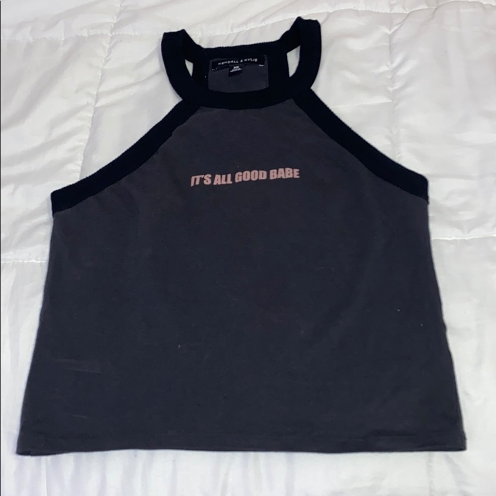 grey and black tank top